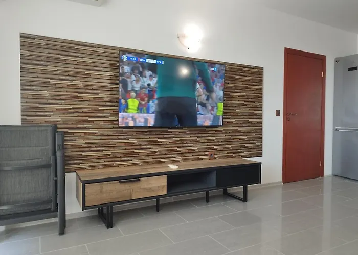 California Complex Слънчев бряг